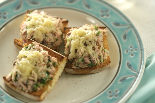 Greek-style tuna melt with kasseri cheese and olives (Tiganito santwits me tono, kasseri kai elies)