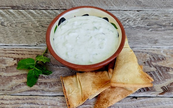 Greek yoghurt cucumber dip (Tzatziki)