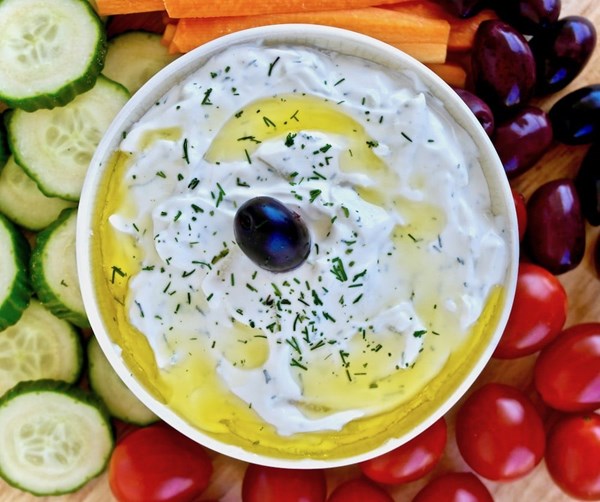 Greek yogurt and garlic dip (Tzatziki)