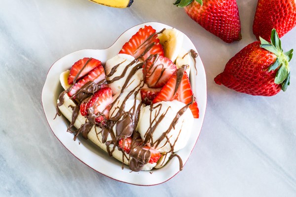 Greek yogurt banana splits