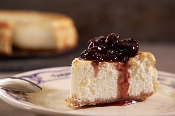 Greek yogurt cheesecake with mastiha (Tzizkeik me mastiha)