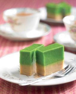 Green and brown layered coconut custard (Kueh talam hijau)