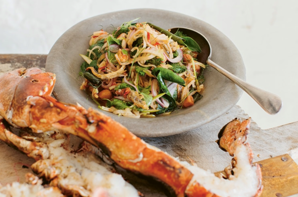 Green apple and crispy dried anchovy salad (Yum aepbpeern)