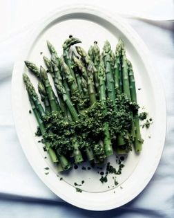 Green asparagus with parsley gremolata