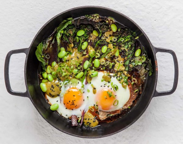 Green baked eggs