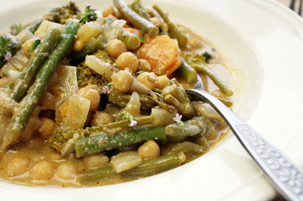 Green bean and chickpea coconut curry
