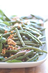 Green bean, baby spinach & hazelnut salad