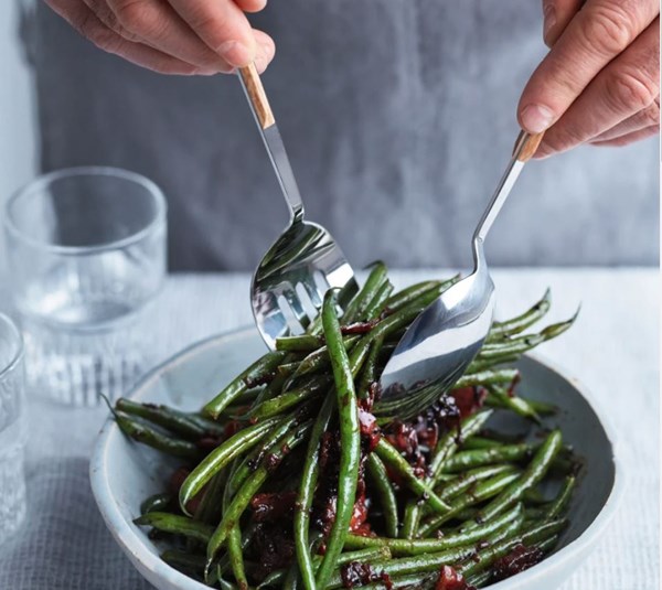 Green bean, crispy bacon, shallot and onion seed salad