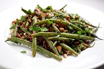 Green bean, red rice, and almond salad (Salade de haricot verts, riz rouge et amandes)