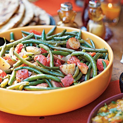 Green beans and potatoes in chunky tomato sauce