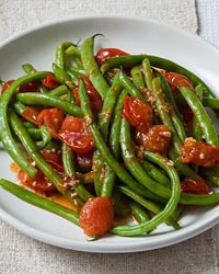 Green beans in cherry tomato sauce