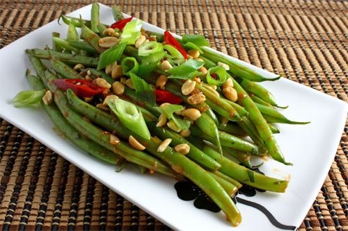 Green beans in spicy peanut sauce