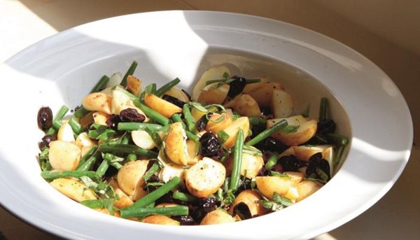 Green beans, new potatoes and olives
