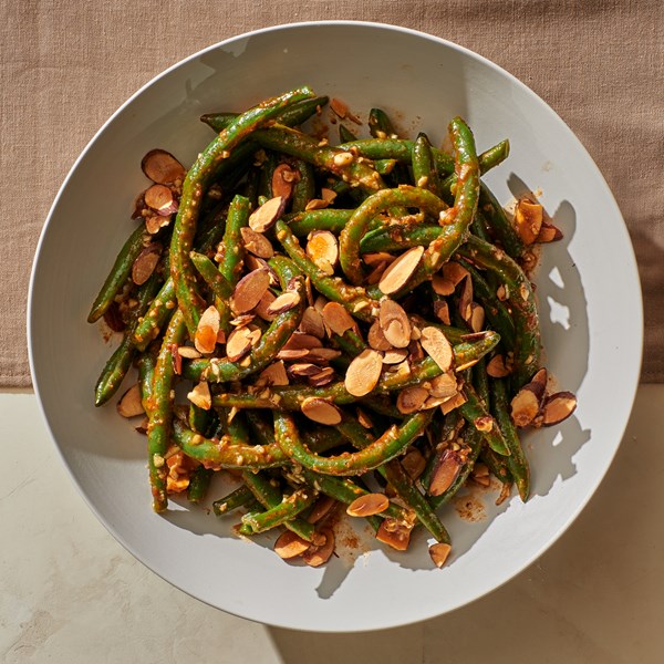 Green beans with almond butter sauce 