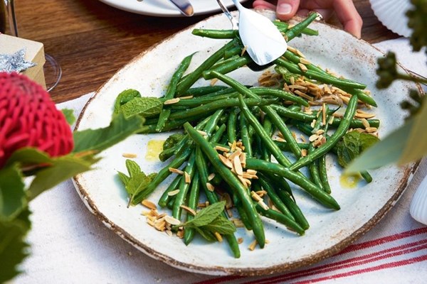 Green beans with almonds & mint