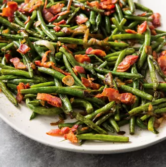 Green beans with bacon and onion
