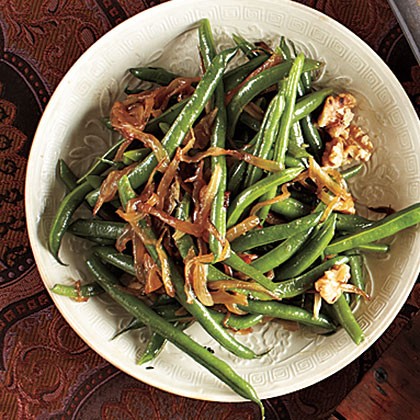 Green beans with caramelized onions and walnuts
