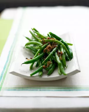 Green beans with caramelized shallots