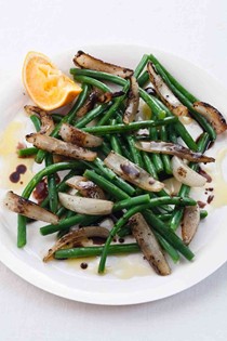Green beans with charred onions