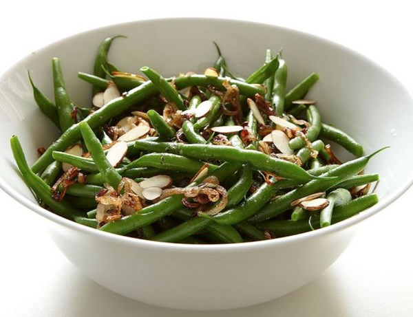 Green beans with crisp shallots