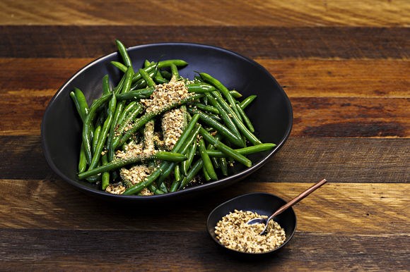 Green beans with dukkah