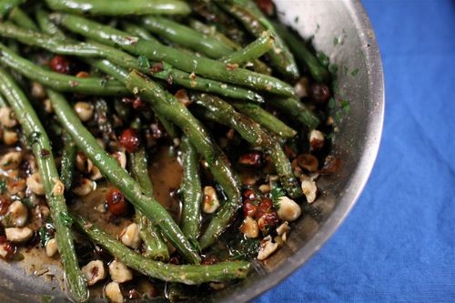 Green beans with hazelnuts
