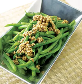 Green beans with hazelnuts and browned butter