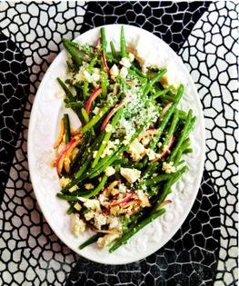 Green beans with Minas cheese and Brazil nuts (Vagem com Minas e castanha do pará)