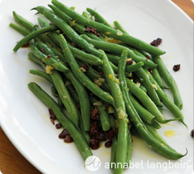 Green beans with olives and garlic
