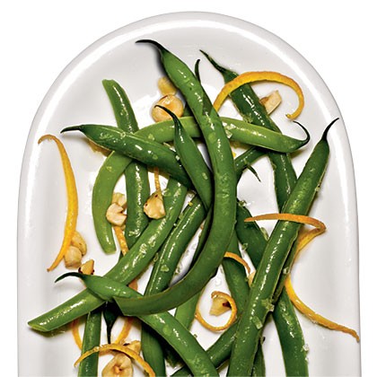 Green beans with orange and hazelnuts