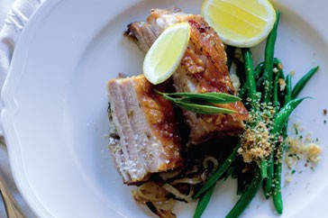Green beans with pangrattato