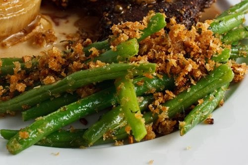 Green beans with Parmesan bread crumbs