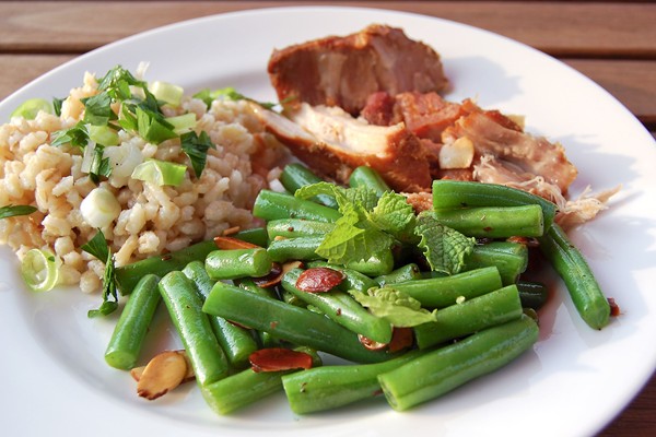 Green beans with toasted almonds and mint