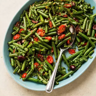 Green beans with tomatoes and olives