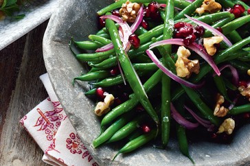 Green beans with walnuts