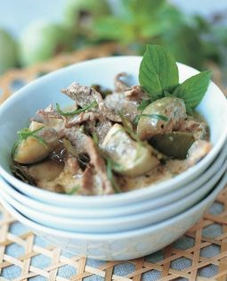 Green beef curry with Thai aubergines