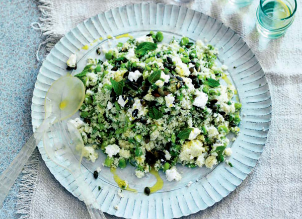 Green cauliflower "couscous" with pumpkin seeds