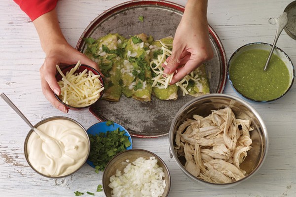 Green chicken enchiladas (Enchiladas verdes)