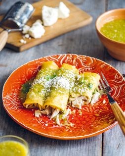 Green chicken enchiladas (Enchiladas verdes de pollo)