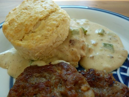 Green chile country gravy