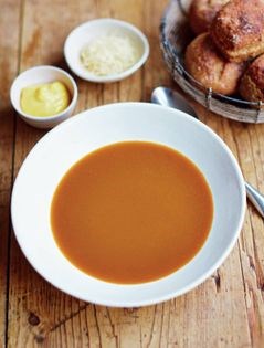 Green crab bisque, rouille and Gruyère cheese (Bisque de crabes verts)