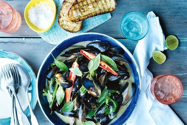 Green curry mussels [Jesse McTavish]