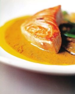 Green curry of swordfish