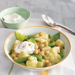 Green curry stew with potatoes and cauliflower