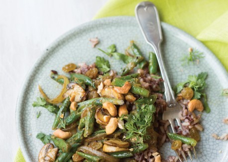 Green curry stir-fry with cashews