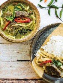 Green curry with braised beef shank (Gaeng liew waan neua)