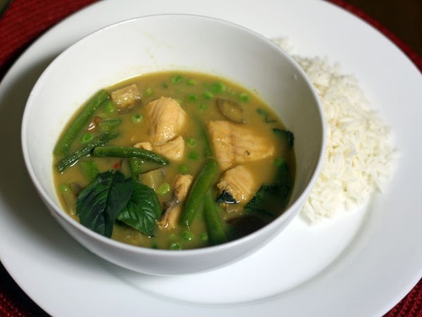 Green curry with lake trout and green beans