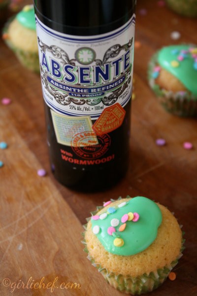 "Green fairy" cakes (with absinthe icing)