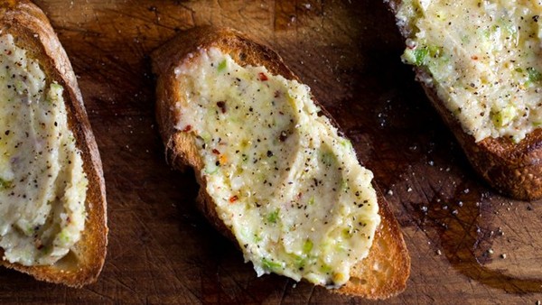 Green garlic toast