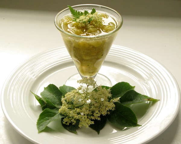 Green gooseberry and elderflower compöte